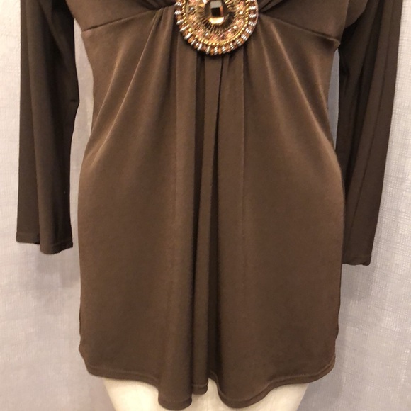 Gorgeous Cache top - Picture 3 of 7